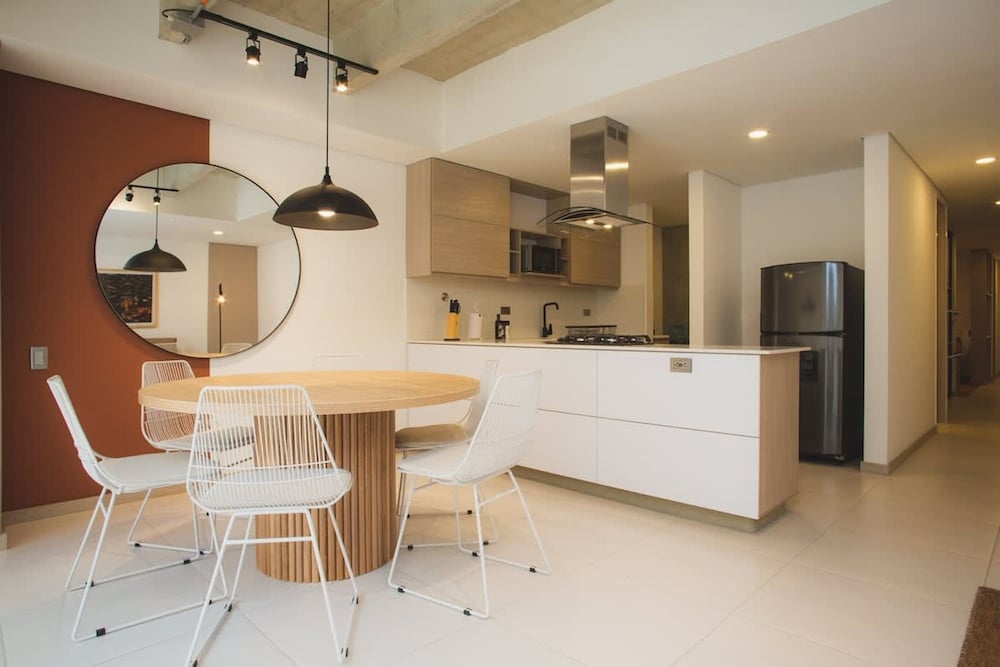 Cozy 3 BR in Laureles in Medell n