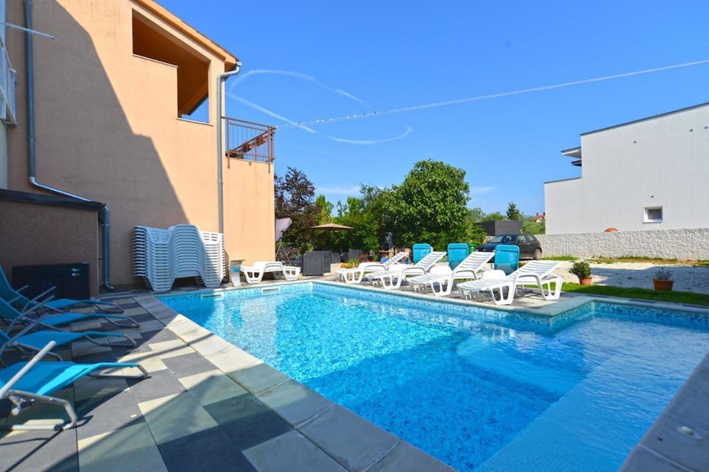 Stylish Family Retreat With Shared Pool