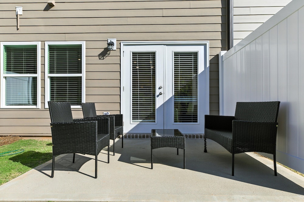 Charming Easley Retreat With Private Yard 3 Bedroom Townhouse