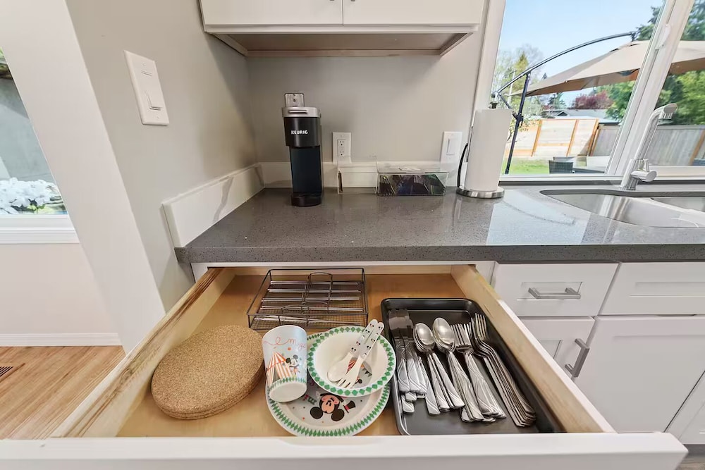 Cozy Bellevue Home for Family/Business Near MS