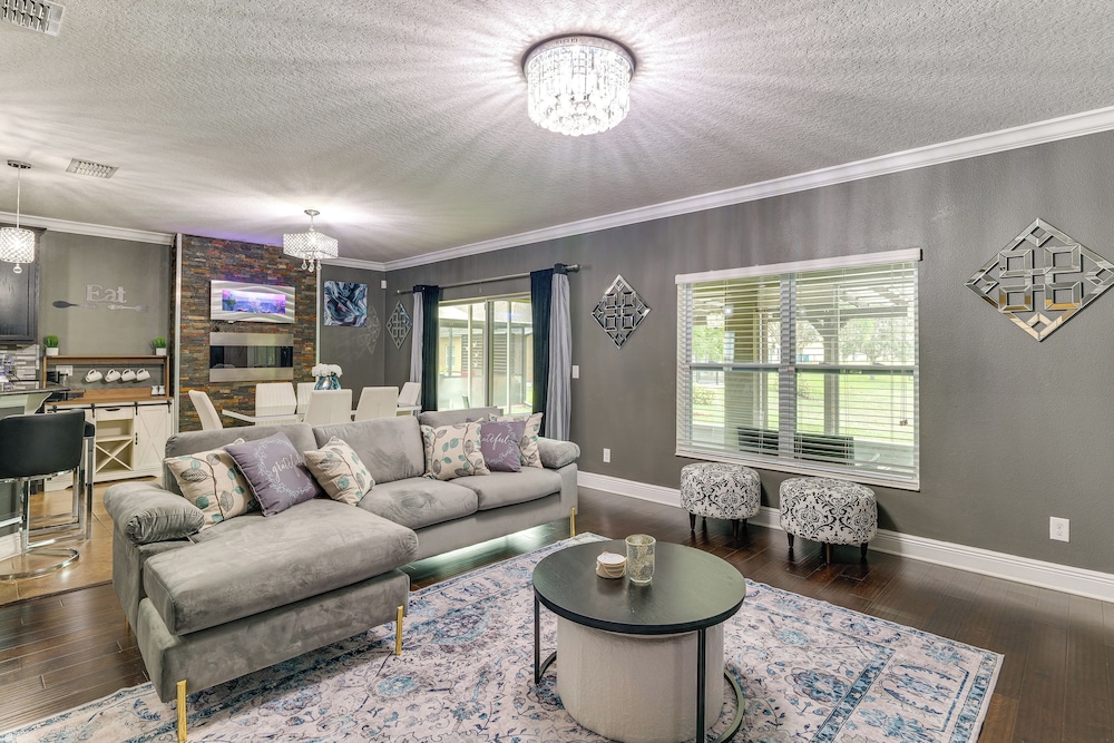 Sleek Family Home Near Orlando Theme Parks