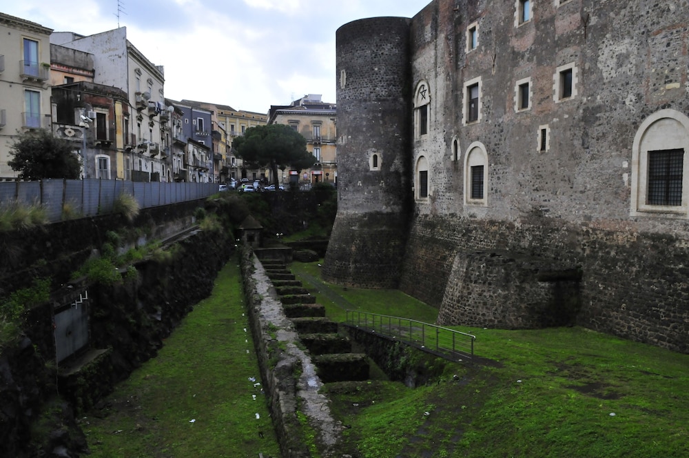 Terrazza sul Castello Ursino view 2