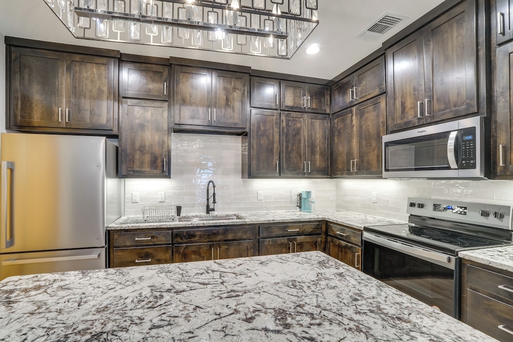 Brand-new Home 2 Mi to Shannon Med Center!
