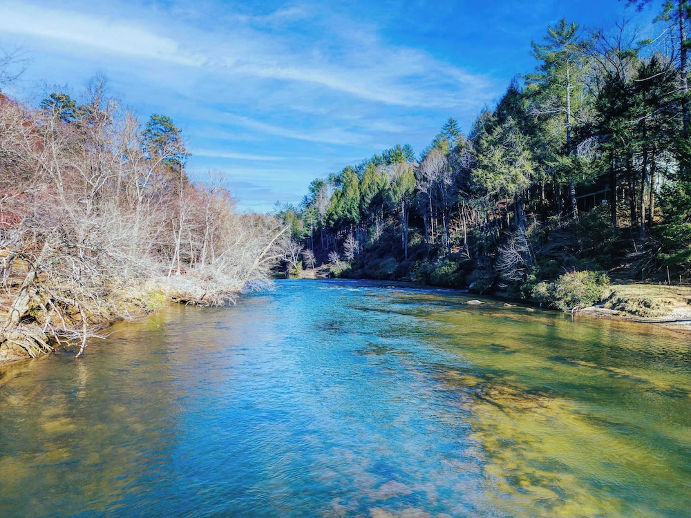 New! Riverfront Retreat Sleeps 12 Ellijay