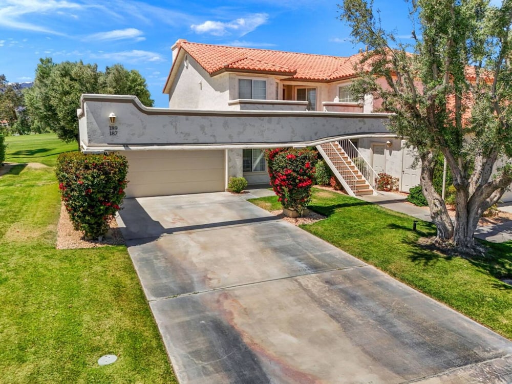 Fairway-view 3 Bedroom Condo in Palm Desert