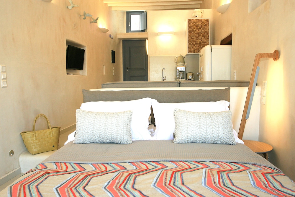 Esperia Luxury Suites photo 5