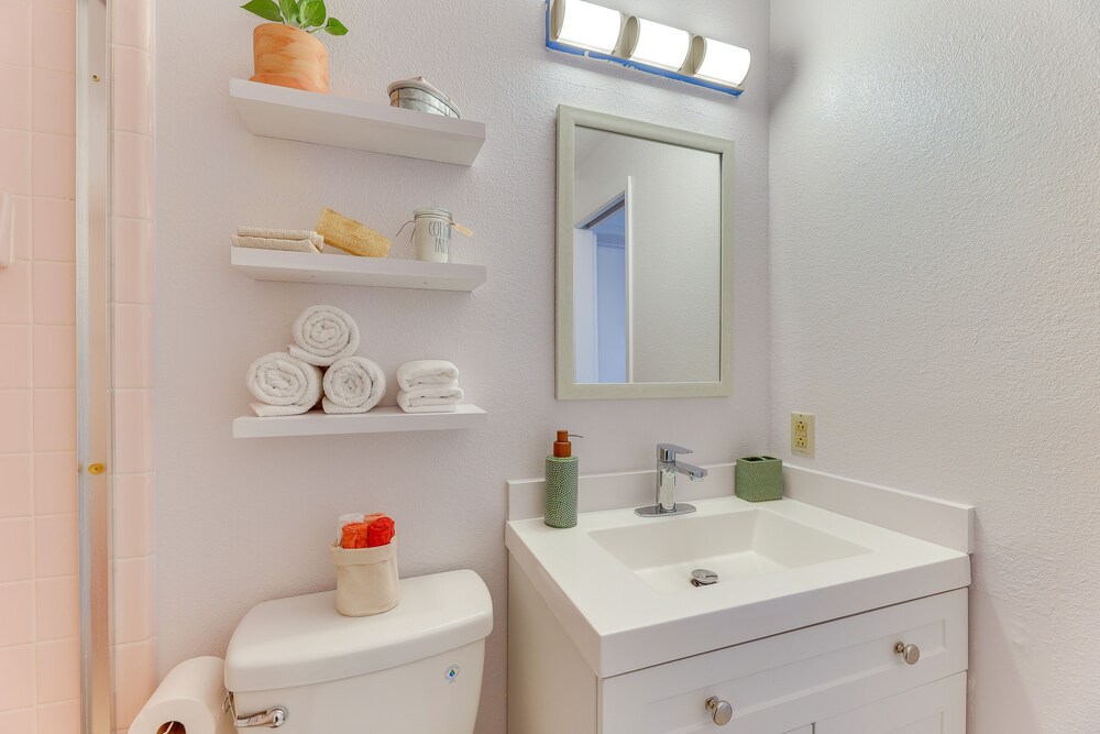 Convenient Mesa Apartment ~ 9 Mi to Downtown view 4