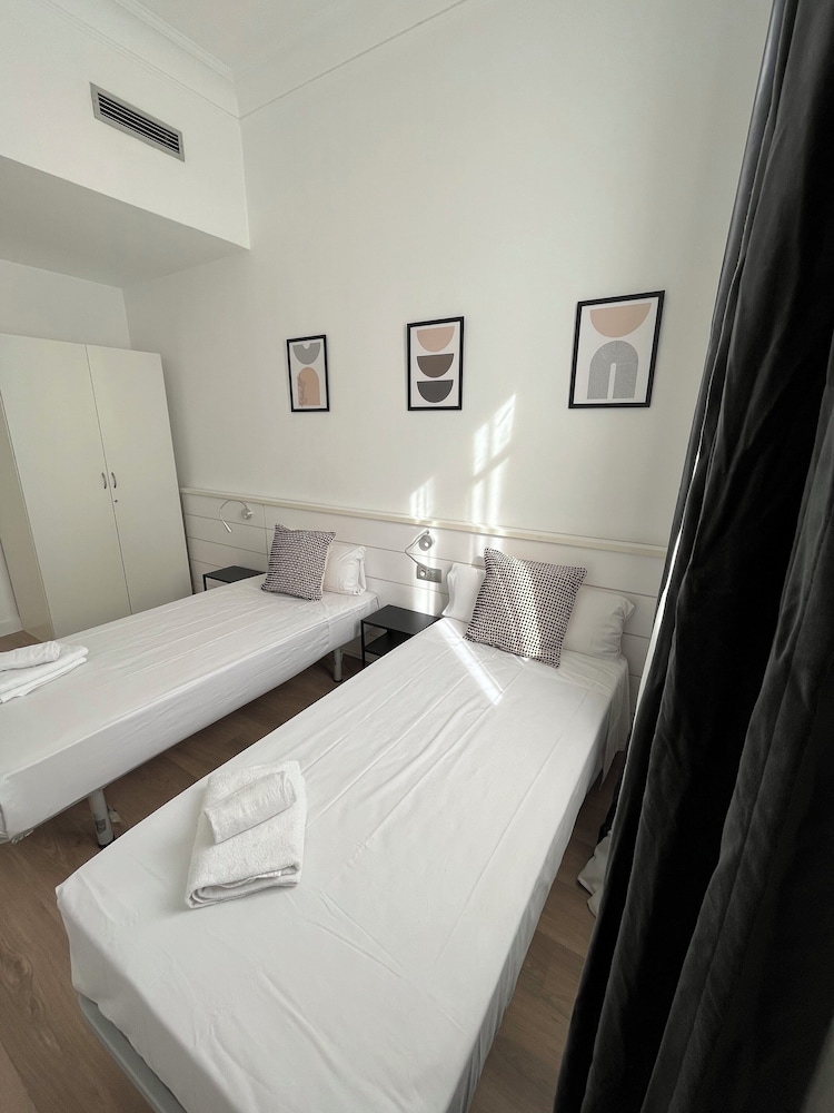 Apartamentos Express by gaiarooms