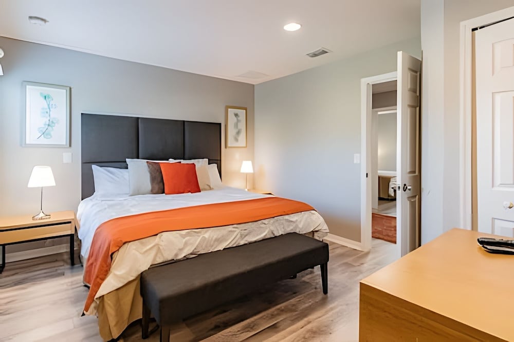 3bd/2.5ba Private Jacuzzi King Bed
