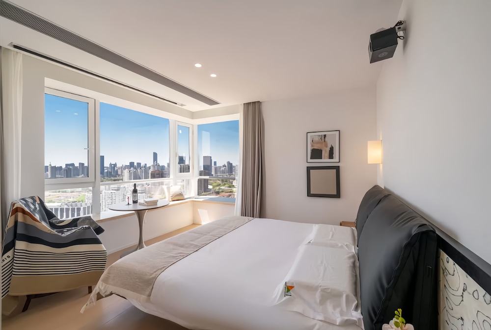Shanghai Hills & Fan Stay