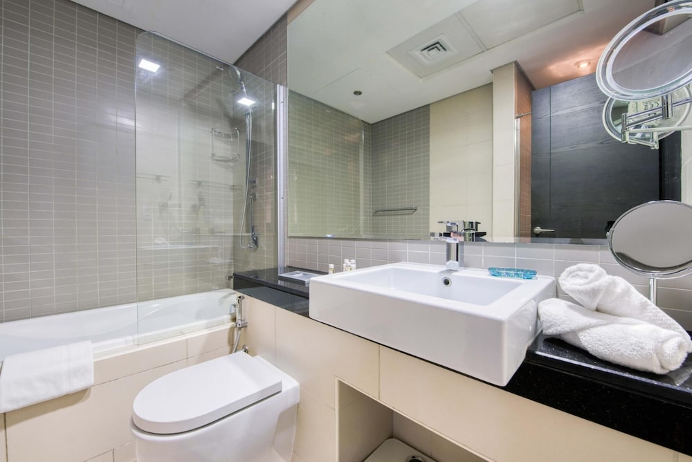 Luxury Apt w Private Jacuzzi Overlooking the Water