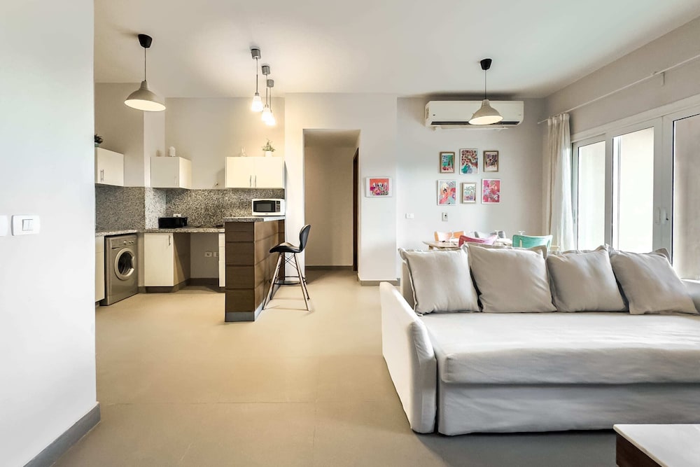 Xuru Stays I The 2bdr Warmhearted Waterside Apt