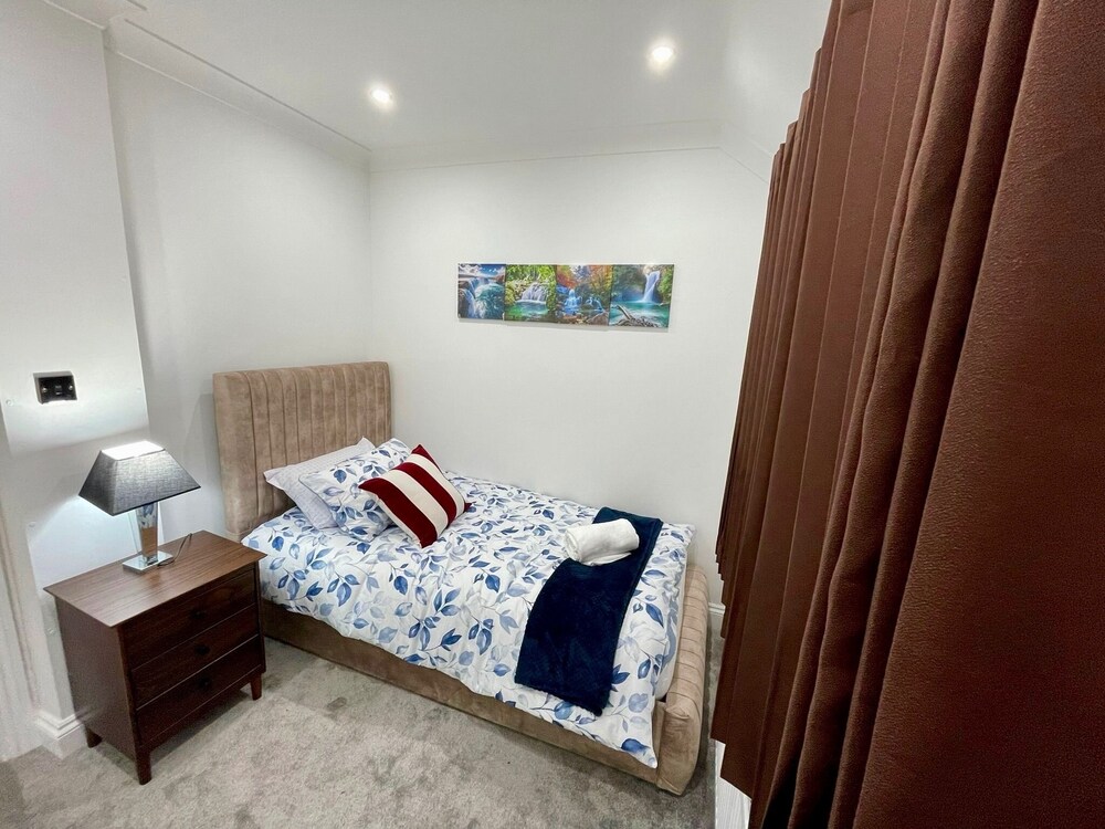 Charming 3 Bedroom House in Dagenham London