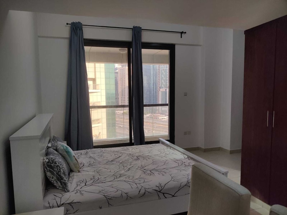 1BR in Dubai Marina Near Metro