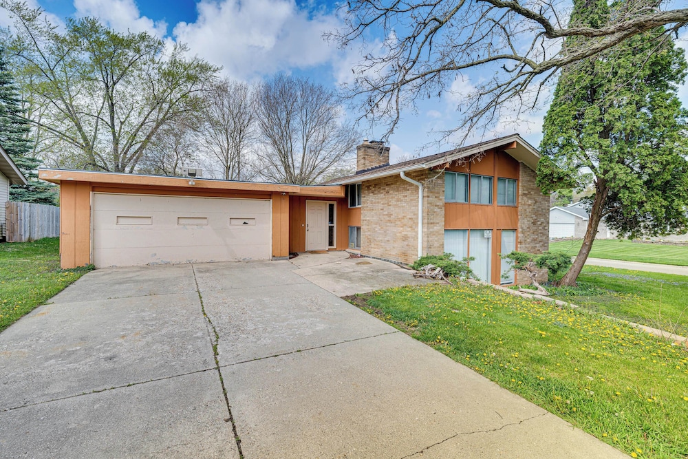 Pet-friendly Rockford Home Near Skiing & Hiking! view 2