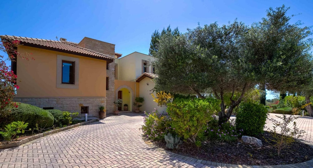 Villa 327 Galinios in Kouklia