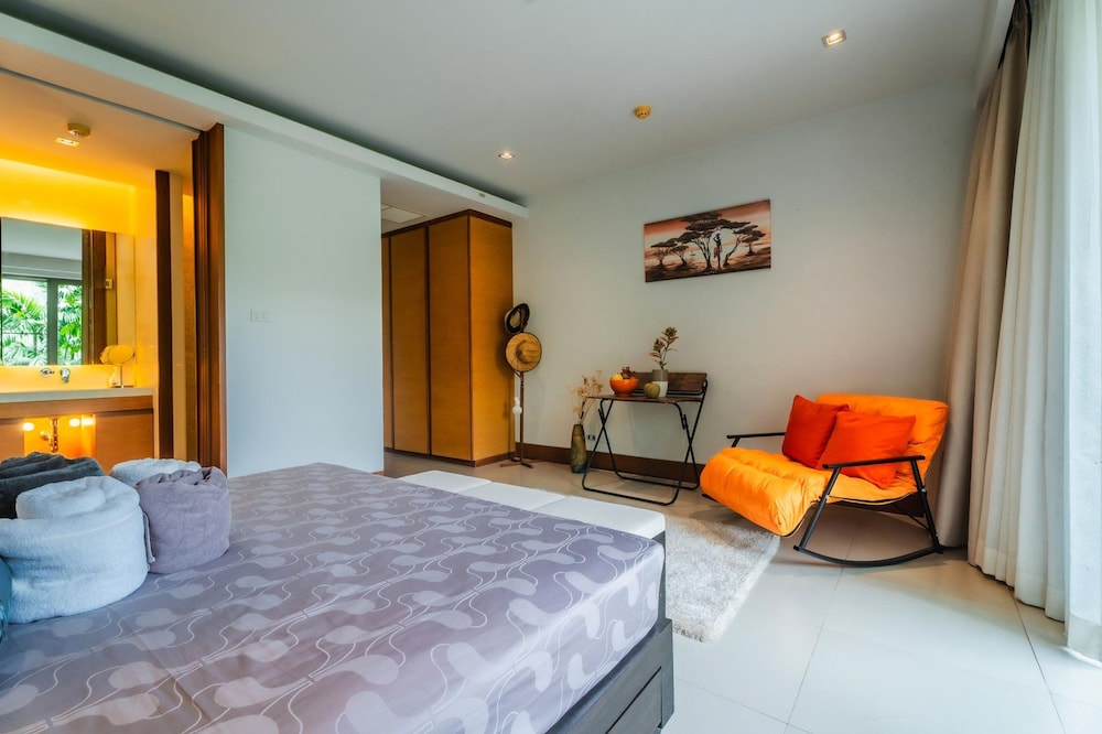 Pearl Of Naithon 3 Bedroom Beachfront Condo