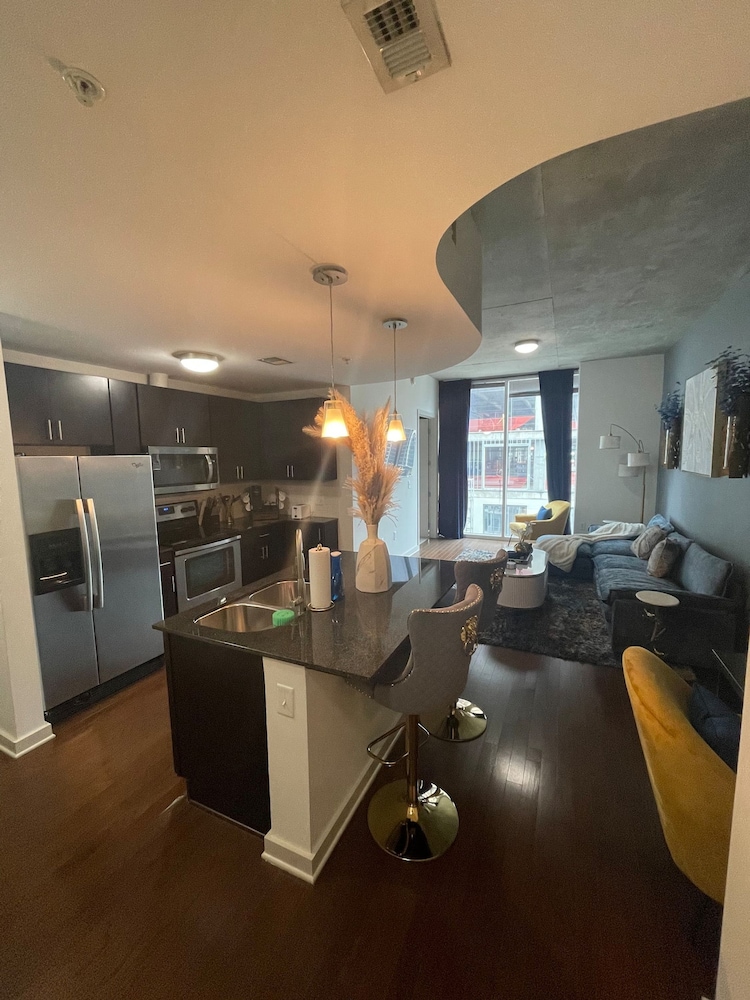 Royal Escape Midtown High Rise