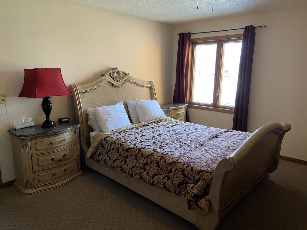Horseshoe Bay Lodge