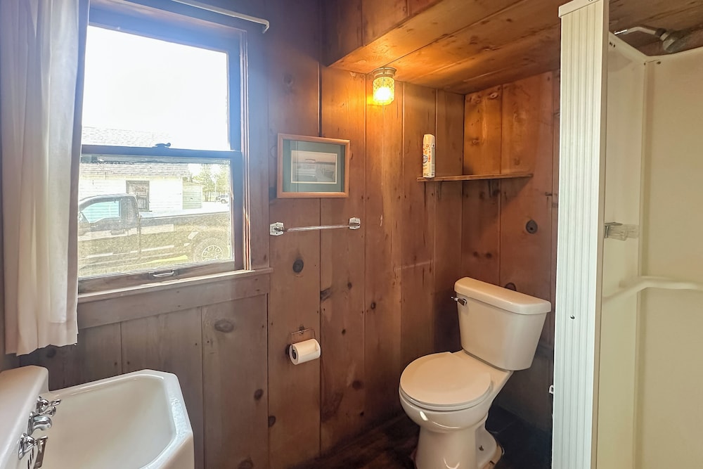 Cabin 8 on Lake Huron in Les Cheneaux Islands!
