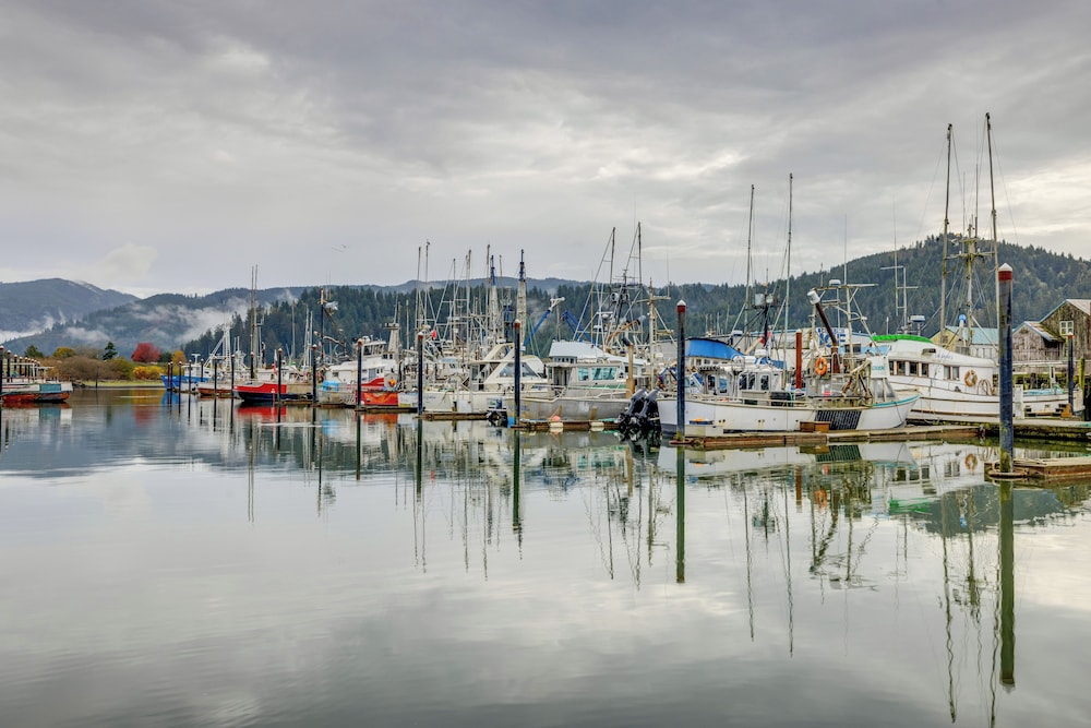 Walk to Marina: Tillamook Bay Apt w/ Water Views!