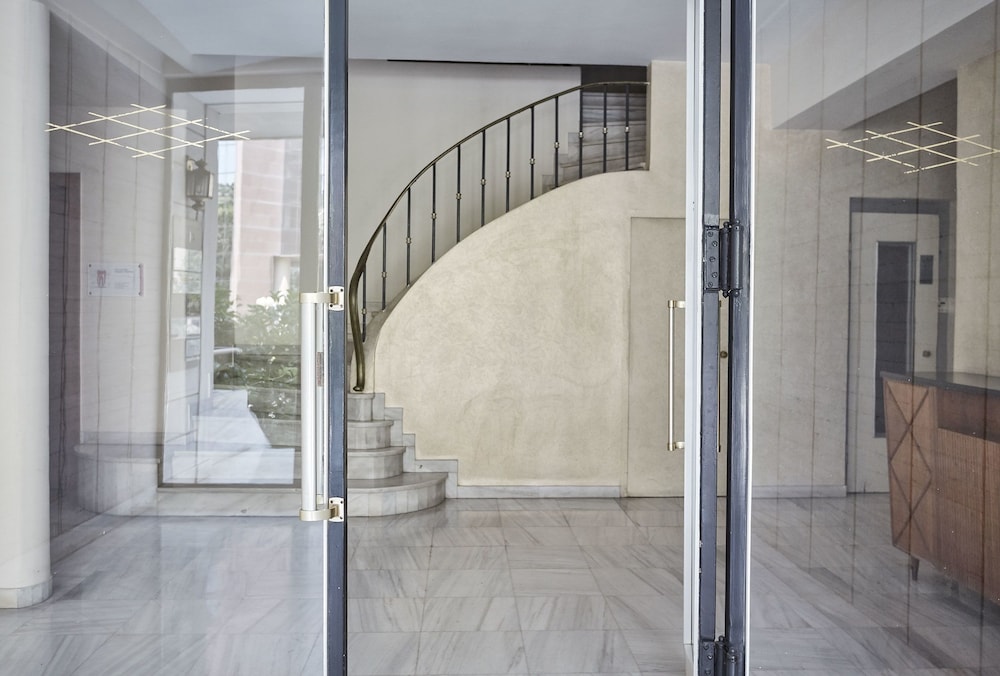 Chic One Bd Apartment with Hilton View
