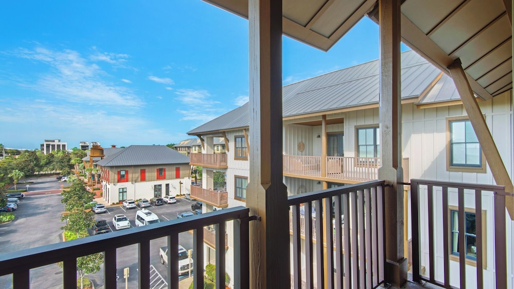 Coastal 3BR Condo With Pool & Shuttle : Snowbird Friendly!