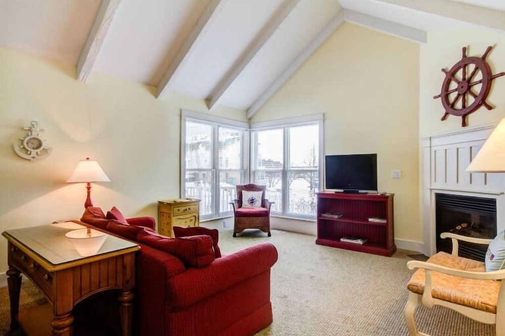 Captain's Cottage Suites