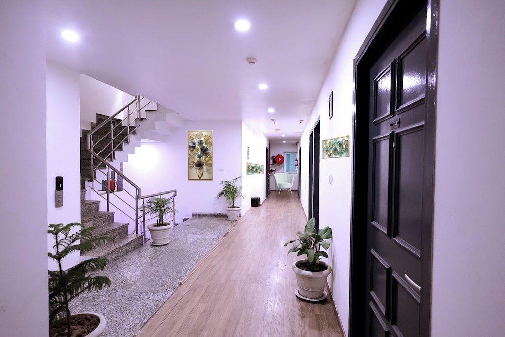 Hotel Red Chilly Pitampura