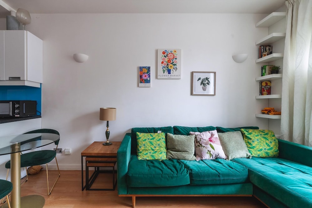Rotherhithe Riverside Flat