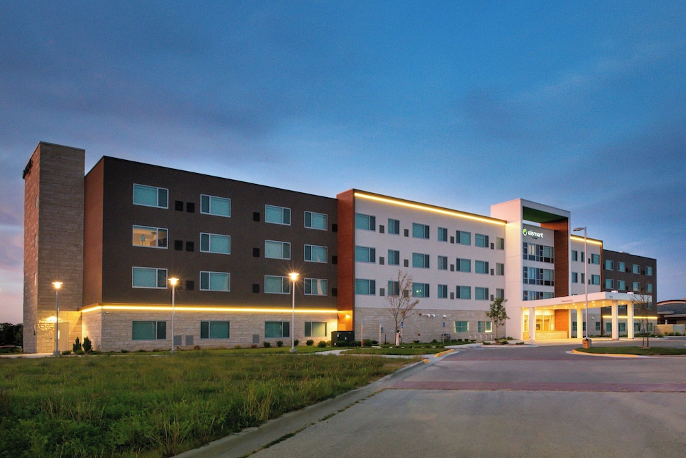 Kansas City Vacations - Element Overland Park - Property Image 1