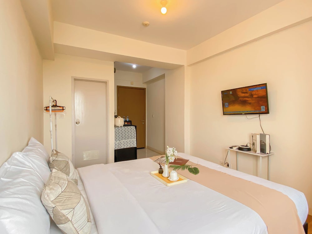 Cozy and Tranquil Studio at Podomoro Golf View Apartment