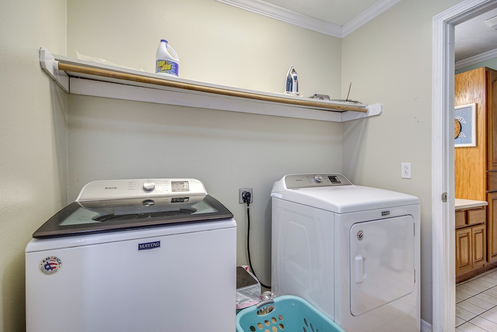 < 1 Mi to Waveland Beach: Spacious Family Home