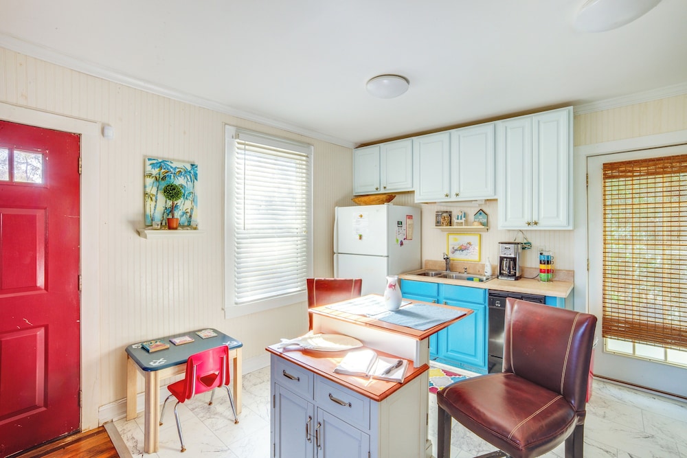 5 Mi to Downtown Beaufort: Pet-friendly Cottage!
