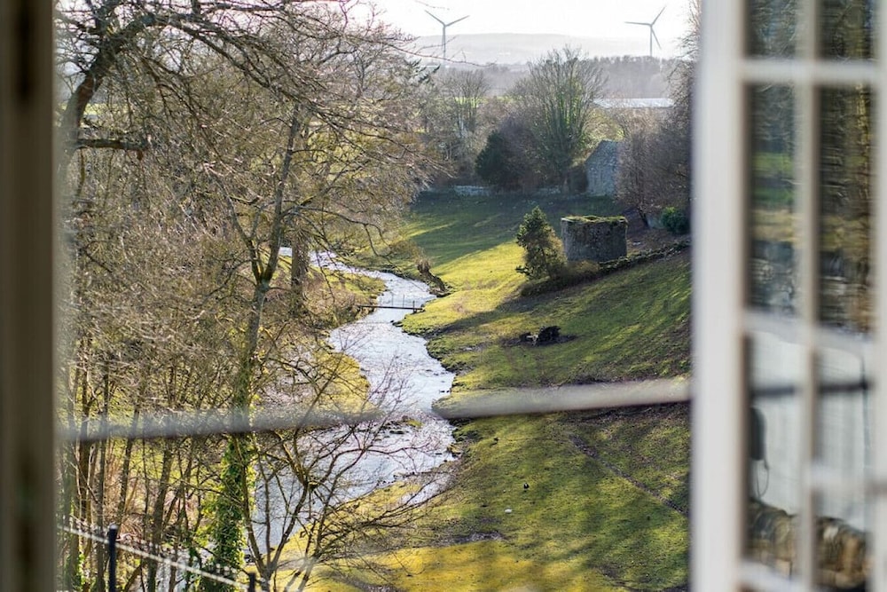 Thatched Cottage - hot tub BBQ and Pool Table view 5