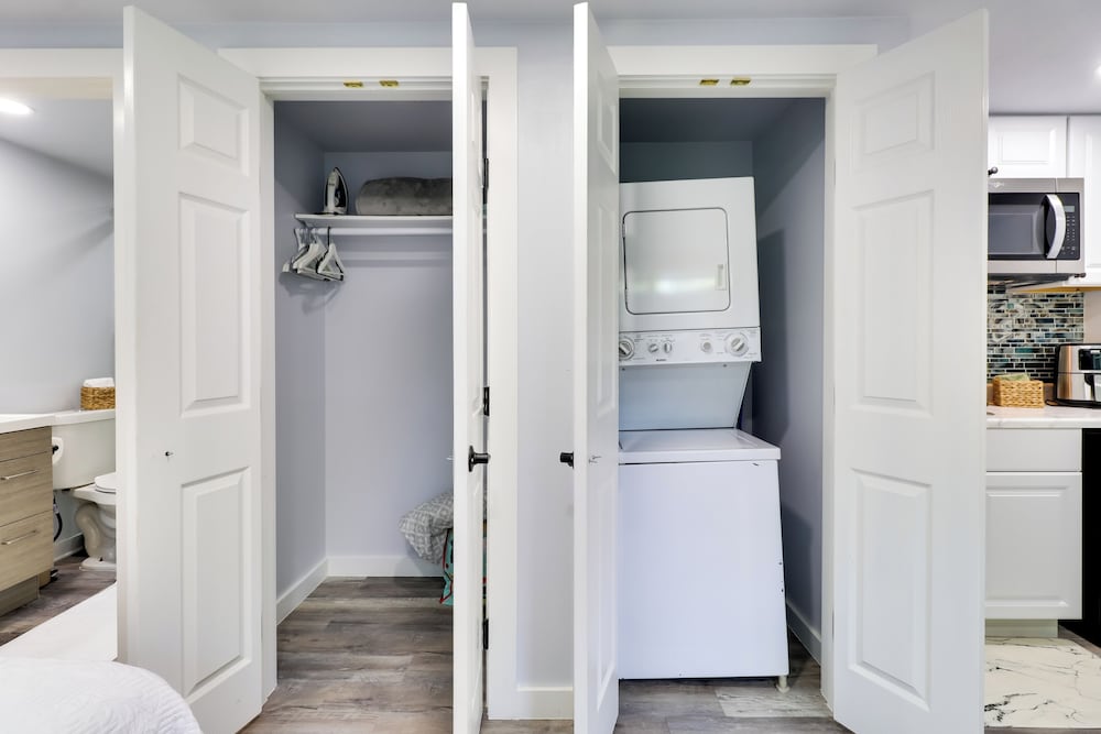 1 Mi to Dtwn: Renovated Retreat in Georgetown!