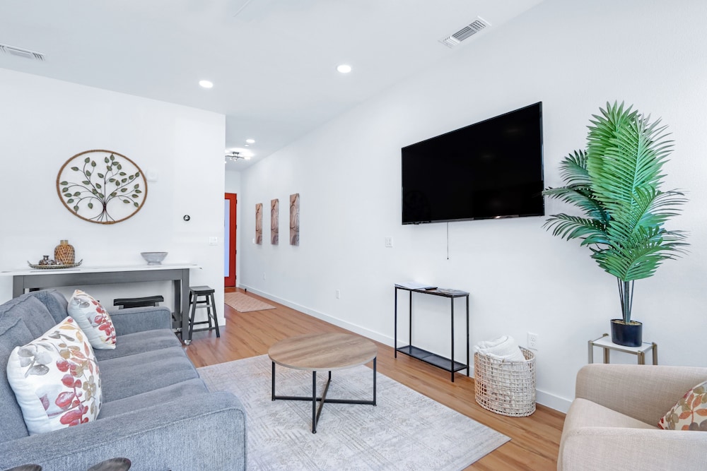 Relax in a Luxe Resort-style Condo