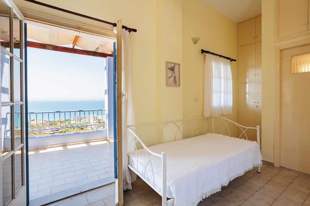 Modern Seaview Nest With Pool Panoramic Views