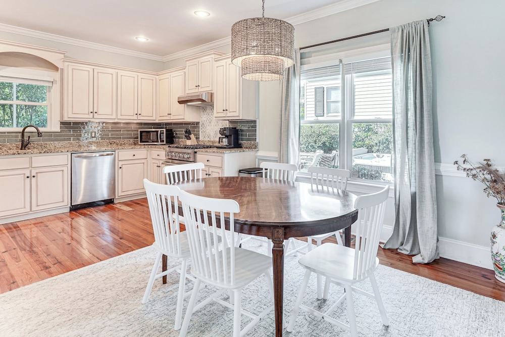Summerville Historic Bungalow w/ Hot Tub