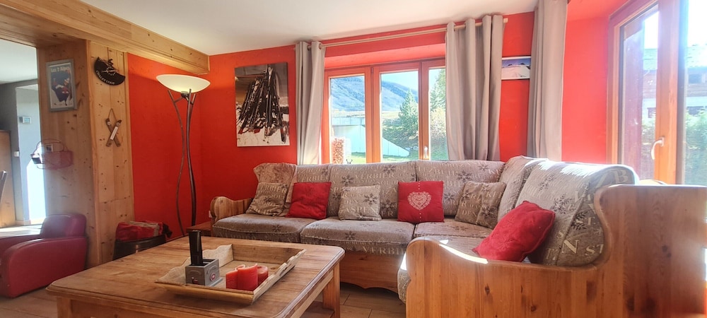 Spacious Chalet Near Ski Slopes