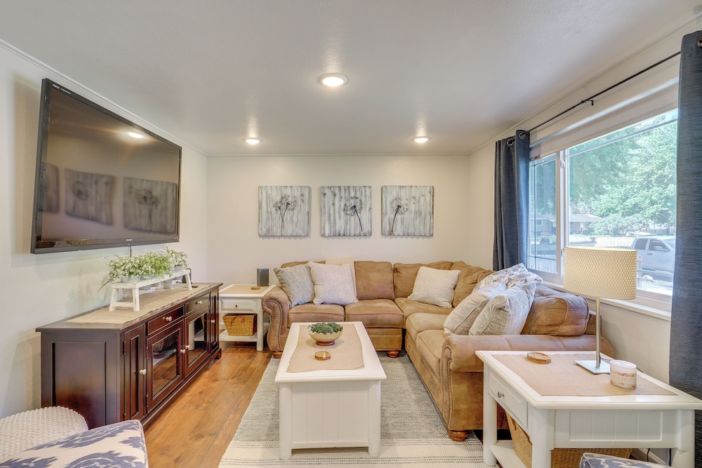 1 Mi to Main Street Vernal: Updated Home w/ Yard!