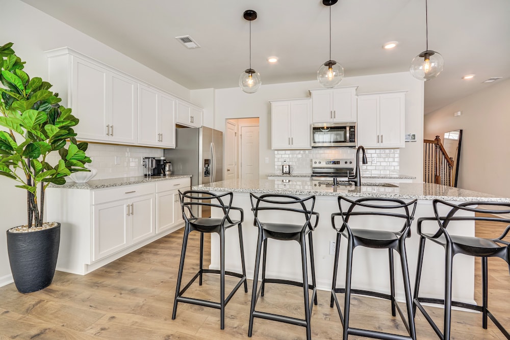 Modern Townhome w/ Private Yard in Kernersville!