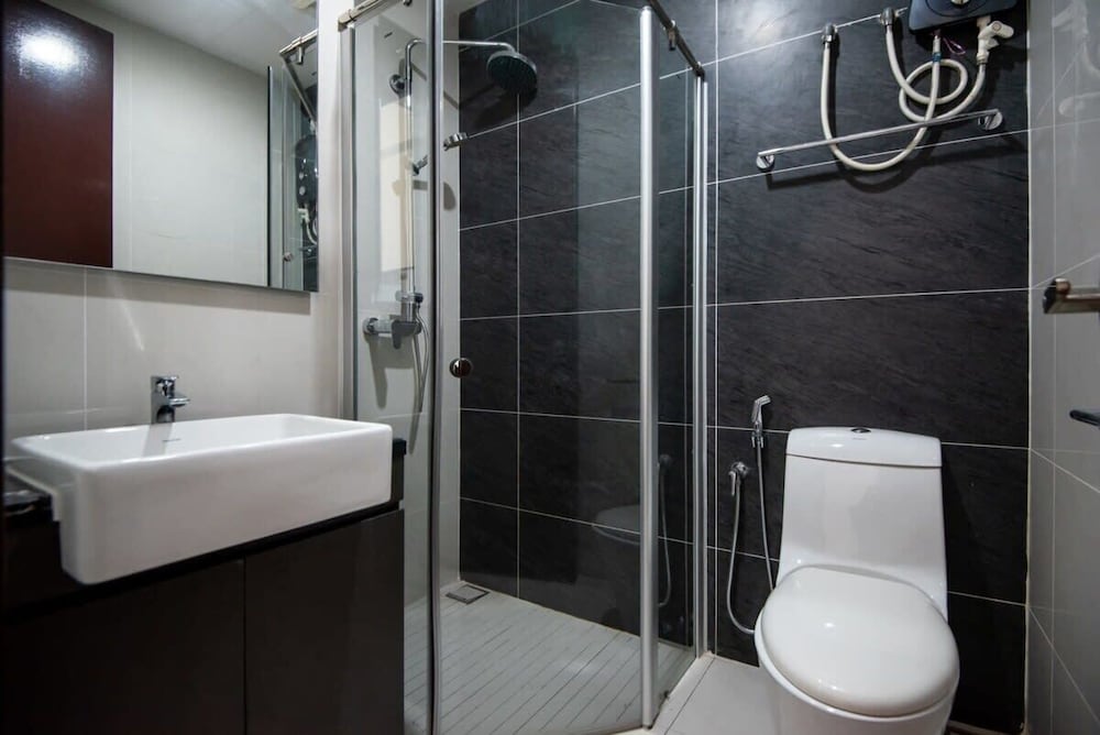 Chic 3BR in Danga Bay With Water Views & Parking