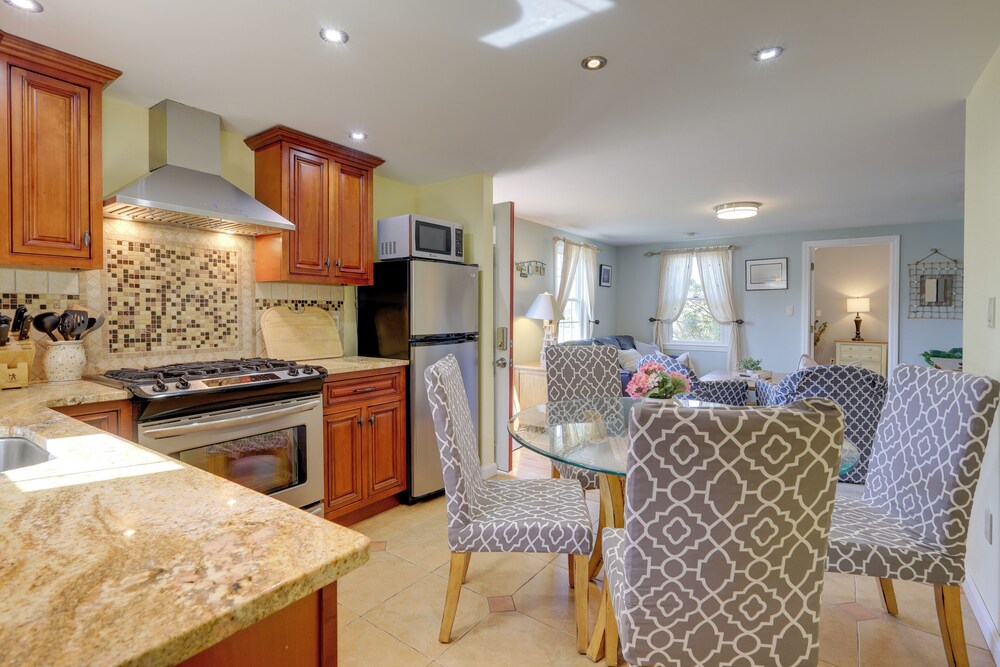 Swan River Views, BBQ Ready: West Dennis Home
