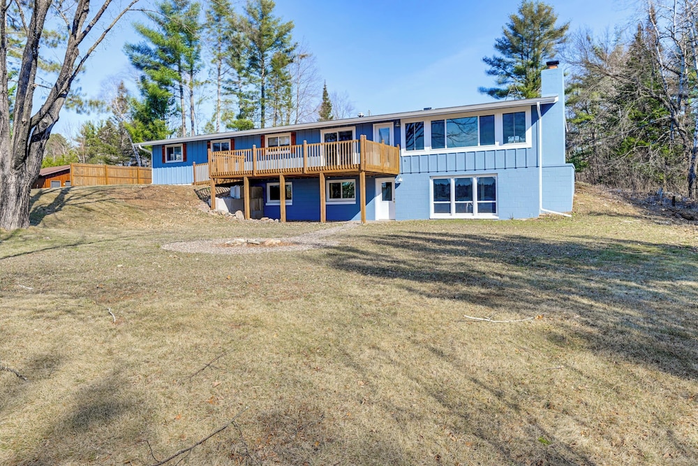 Family-friendly Lakefront Retreat in Tomahawk!