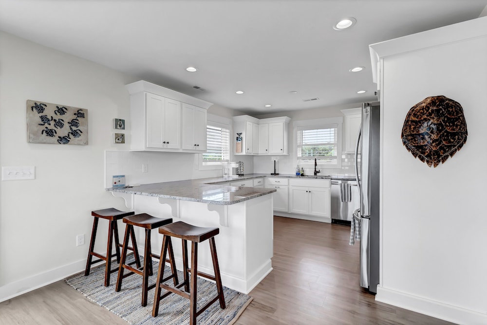 Oceanwatch Cottage by Topsail Realty