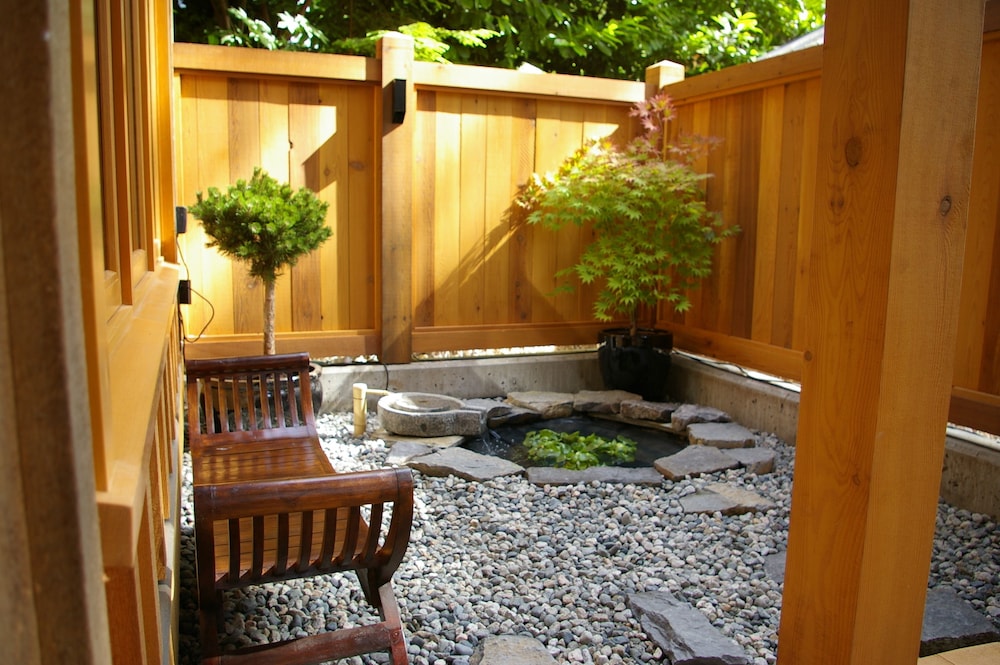 Shades of Jade Inn and Spa