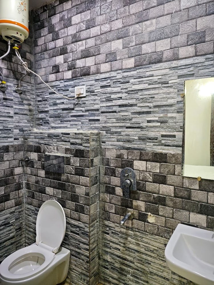 HOTEL SAI SHARNAM