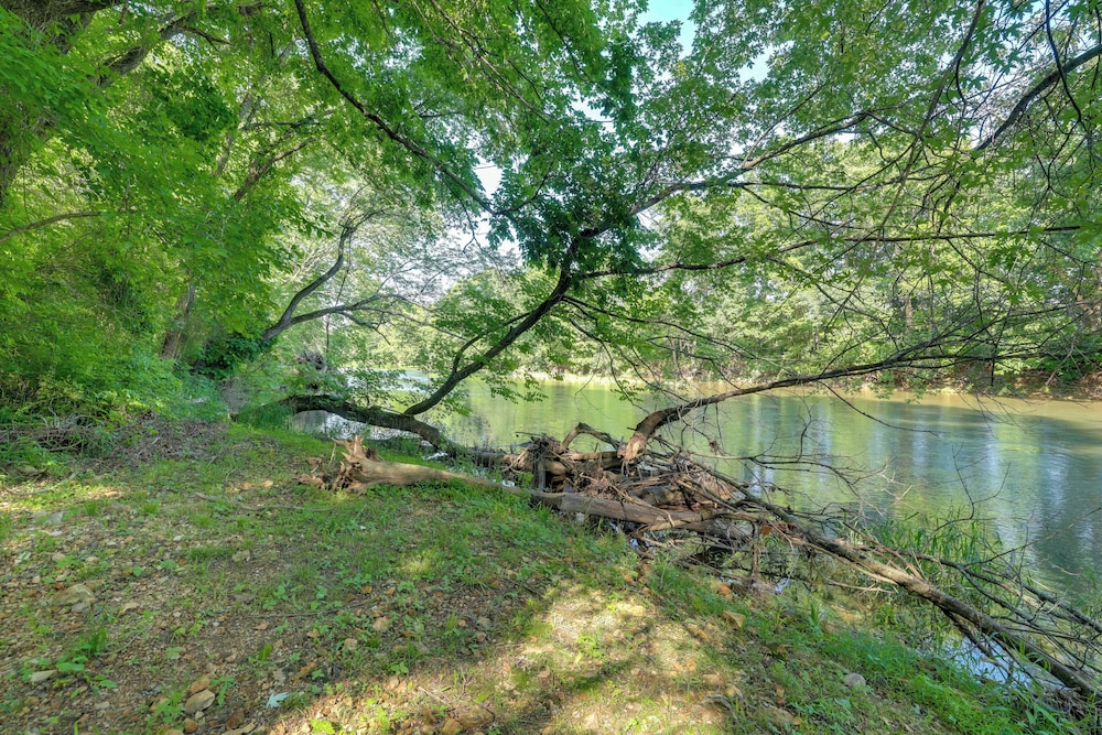 Creekside Nature Escape in Southwest Missouri