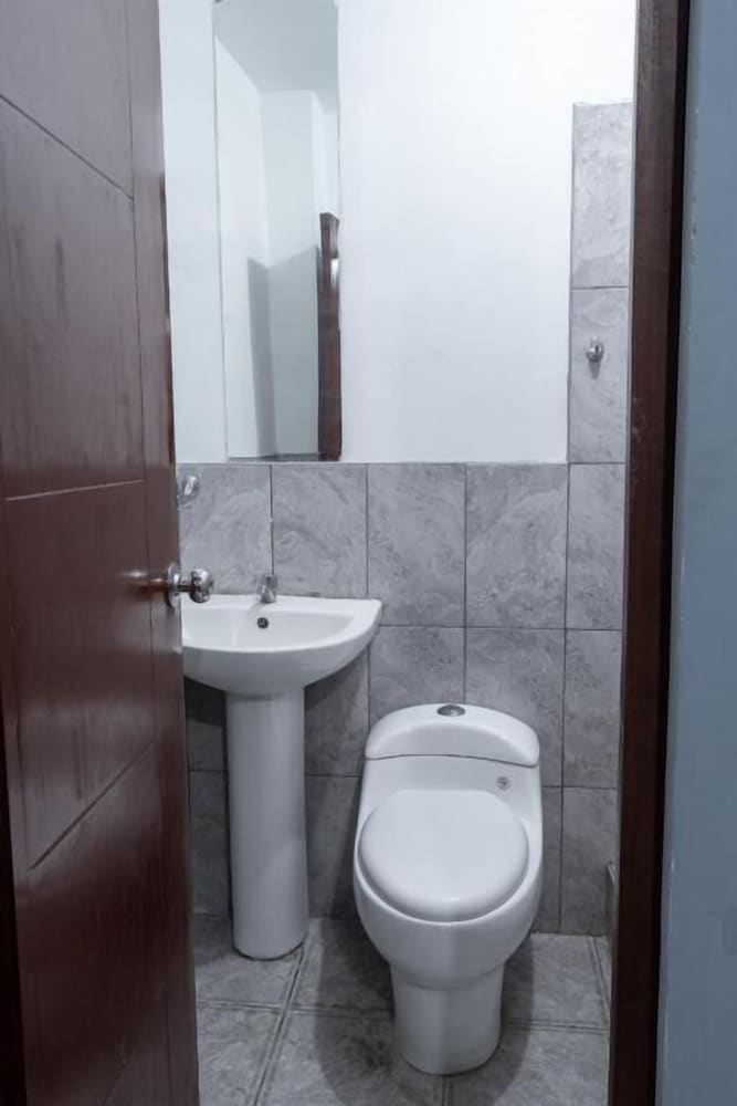 Hostal Paracas I